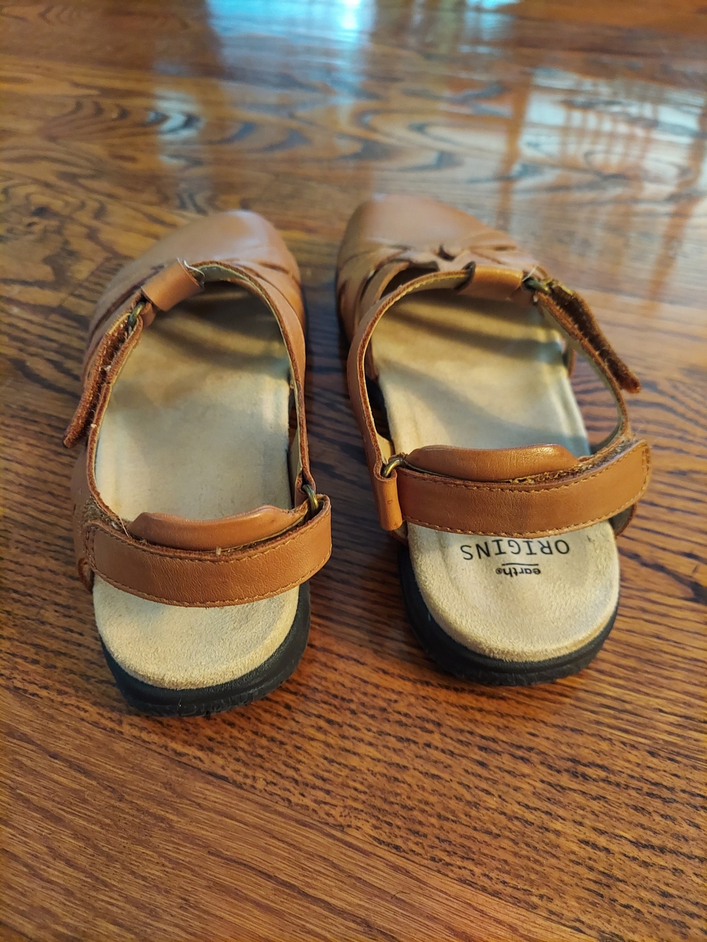 Earth Origins Brown Leather Strappy Closed-Toe Sandals - Picture 3 of 4